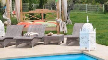 Außenpool, Liegestühle