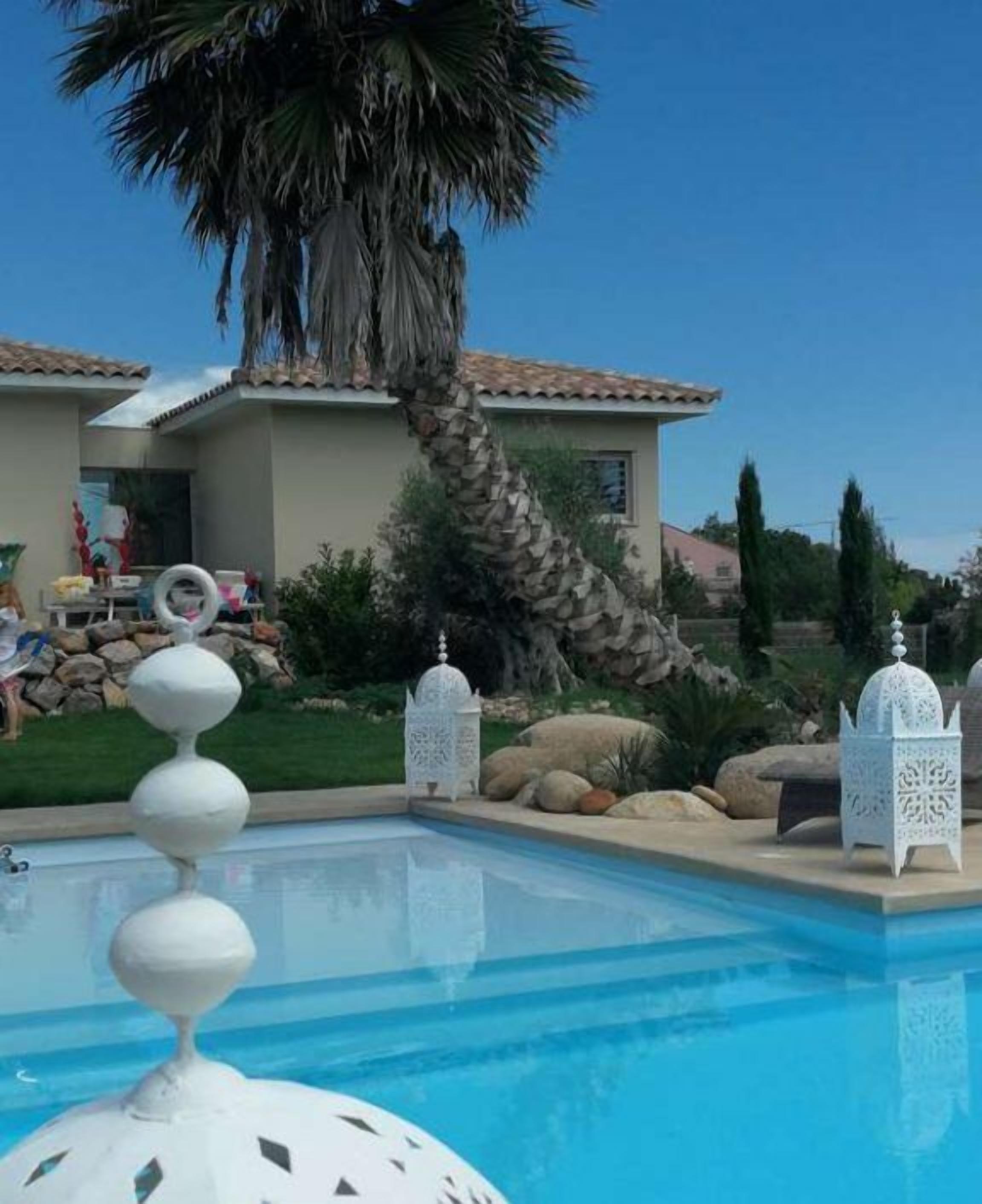 Outdoor pool, sun loungers