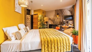 Kamar Double Deluks, 1 Tempat Tidur Queen, perapian | Seprai premium, minibar, brankas, dan meja kerja