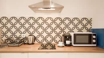 Frigorífic, microones, cafetera i tetera i torradora