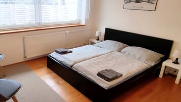 4 bedrooms, internet, bed sheets