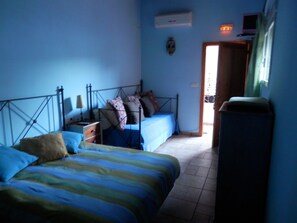 4 habitaciones, cortinas blackout, cunas y ropa de cama