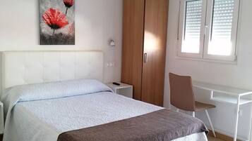 Double Room | Desk, blackout curtains, rollaway beds, free WiFi