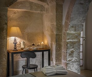 Exclusive Studio Suite | Hypo-allergenic bedding, down comforters, Tempur-Pedic beds, minibar - Palazzo Sant'Anna Lecce (Lecce)