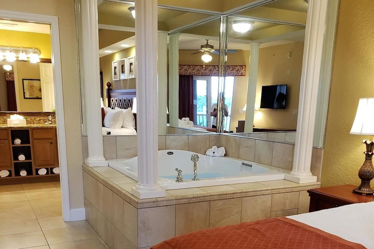 Villa, 2 Schlafzimmer, eingeschränkter Seeblick | 1 Schlafzimmer, hochwertige Bettwaren, Daunenbettdecken