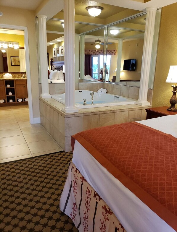 Villa, 2 Bedrooms, Partial Lake View