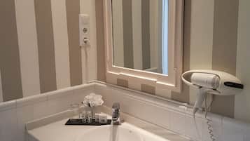 Habitación con 2 camas individuales | Lavabo en el baño