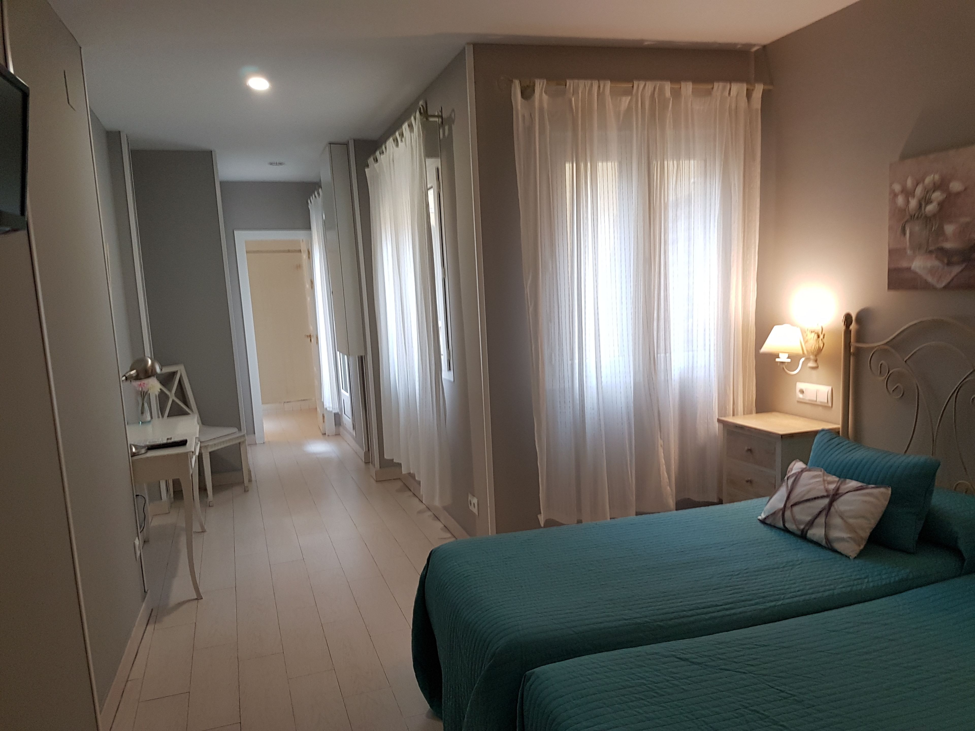 Twin Room | Desk, blackout curtains, soundproofing, free cots/infant beds