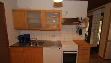 Fridge, coffee/tea maker, toaster, high chair