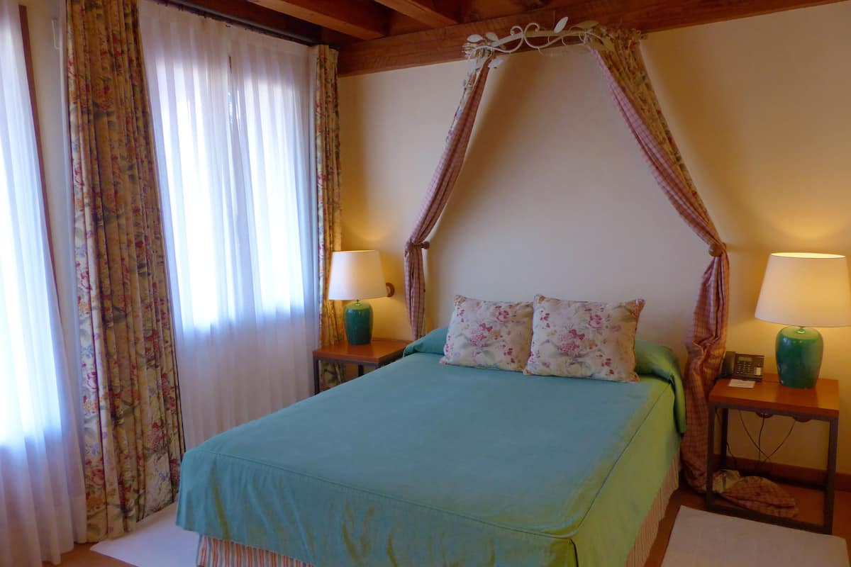 Chambre Double, balcon | Minibar, décoration personnalisée, ameublement personnalisé, bureau