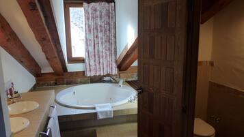 Suite | Baño | Tina y regadera independientes y amenidades de baño gratuitas