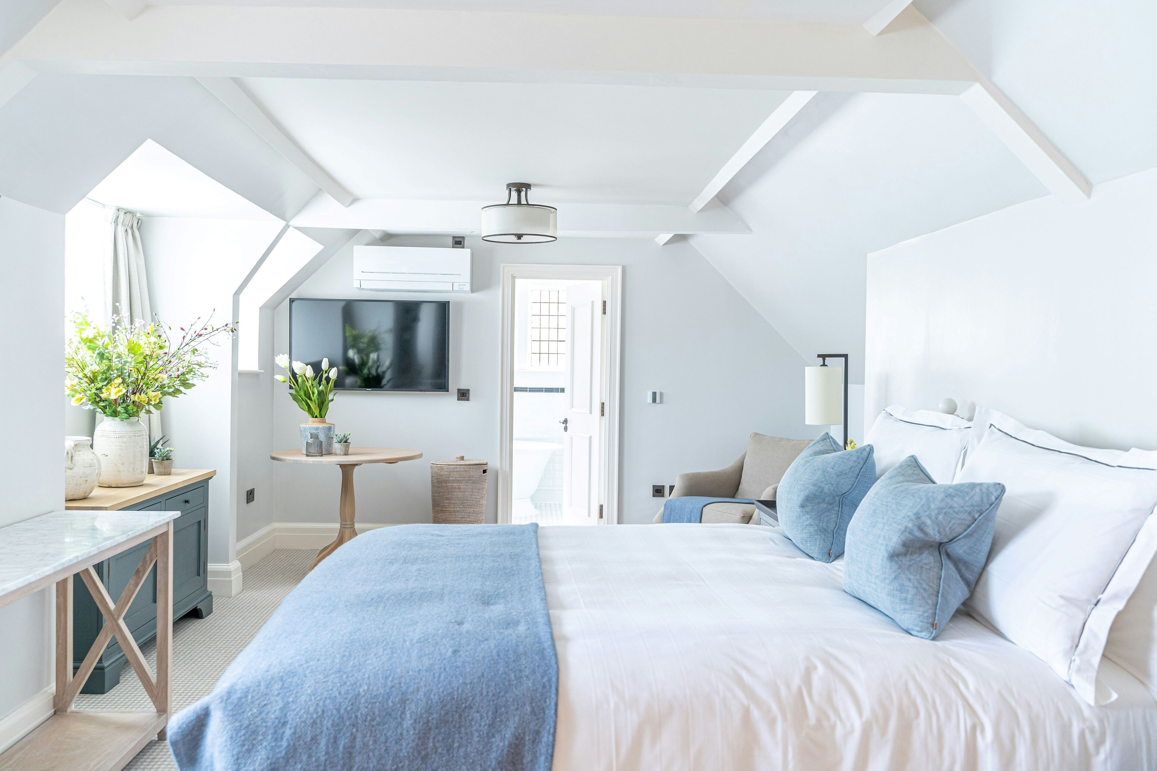 Brook House | Egyptian cotton sheets, premium bedding, free minibar, in-room safe