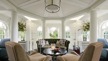 Nhìn ra vườn, mở cửa hàng ngày