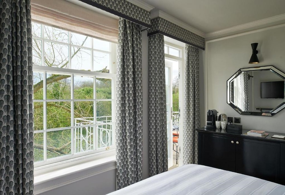 Monkey Island Estate by null