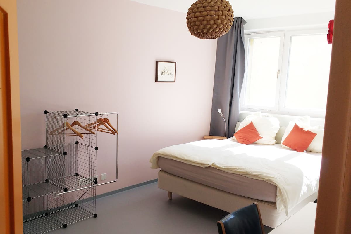 Bureau, chambres insonorisées, Wi-Fi gratuit