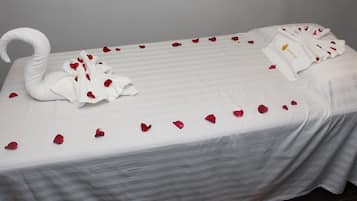 Couples’ dining