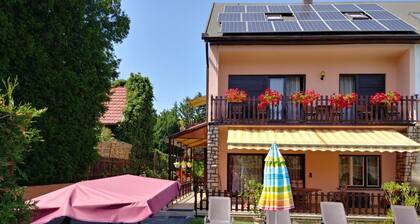 Crystal Apartement F
