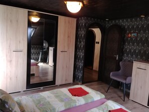 4 bedrooms, Internet, bed sheets