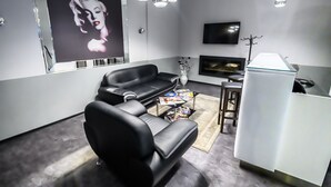 Lobby-lounge