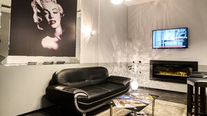 Lobby-lounge