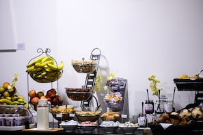 Bữa sáng buffet hàng ngày với phụ phí nhỏ 
