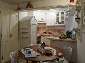 Refrigerador, horno, lavavajillas, cafetera/tetera