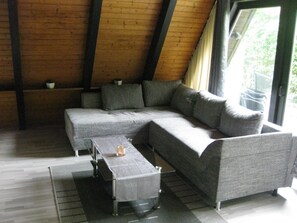 Fernseher, Tischtennisplatte