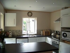 Cottage, Private Bathroom (Old Post Office) | Shared kitchen