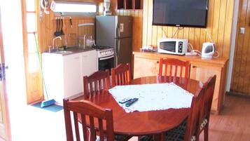 Standard Apartment, 1 Bedroom, Kitchenette | In-room dining