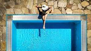 Indoor pool, outdoor pool, pool umbrellas, pool loungers - Wellnesshotel Christinenhof Spa (Tauer)