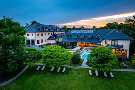 Exterior. Wellnesshotel Christinenhof Spa