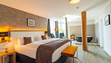 Deluxe Double Room | 1 bedroom, premium bedding, in-room safe, bed sheets
