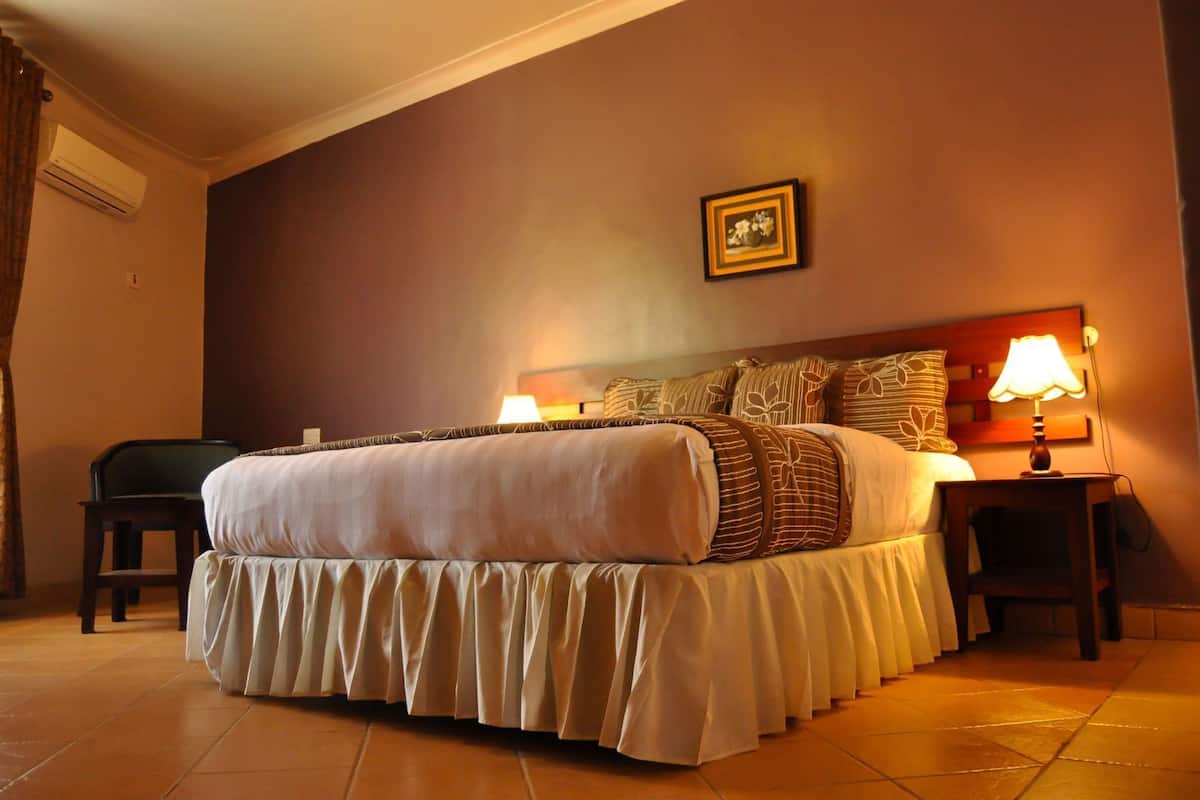 Premium bedding, minibar, in-room safe, desk