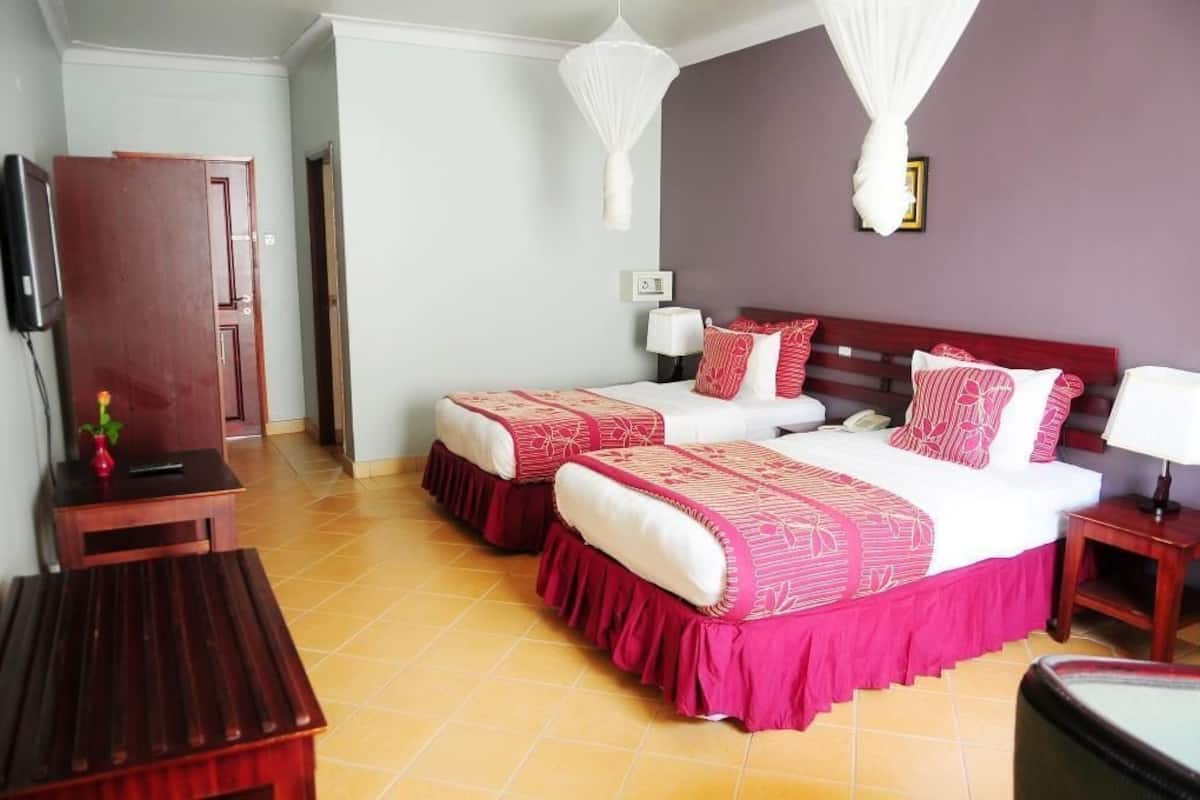 Premium bedding, minibar, in-room safe, desk