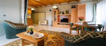 Pine Wood Apartment 8