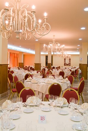 Ze serveren er ontbijt, lunch en diner 