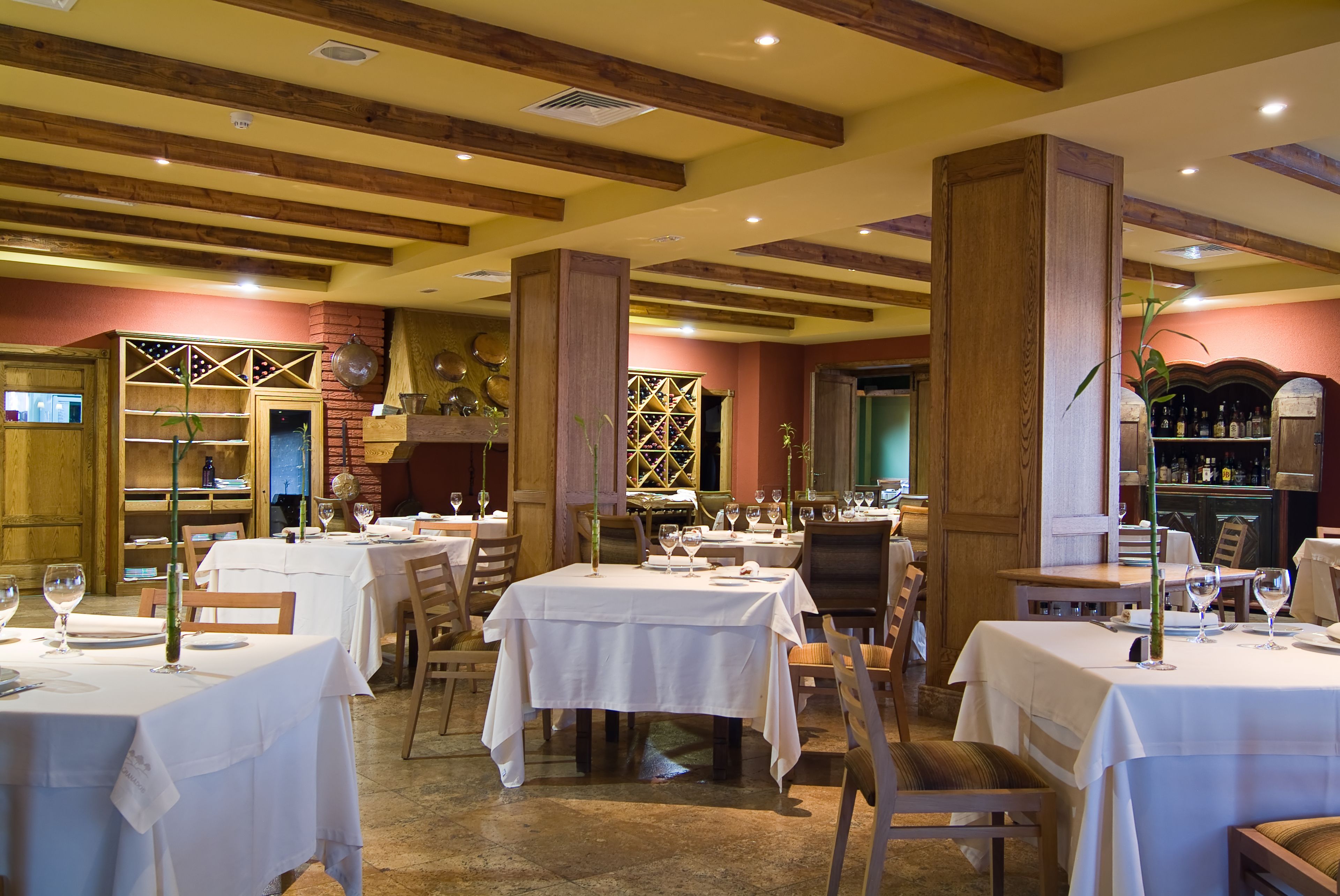 Phục vụ bữa sáng, bữa trưa, bữa tối, món sống 