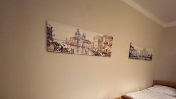 Apartment (4 Osoby) | Minibar, iron/ironing board, cots/infant beds, free WiFi