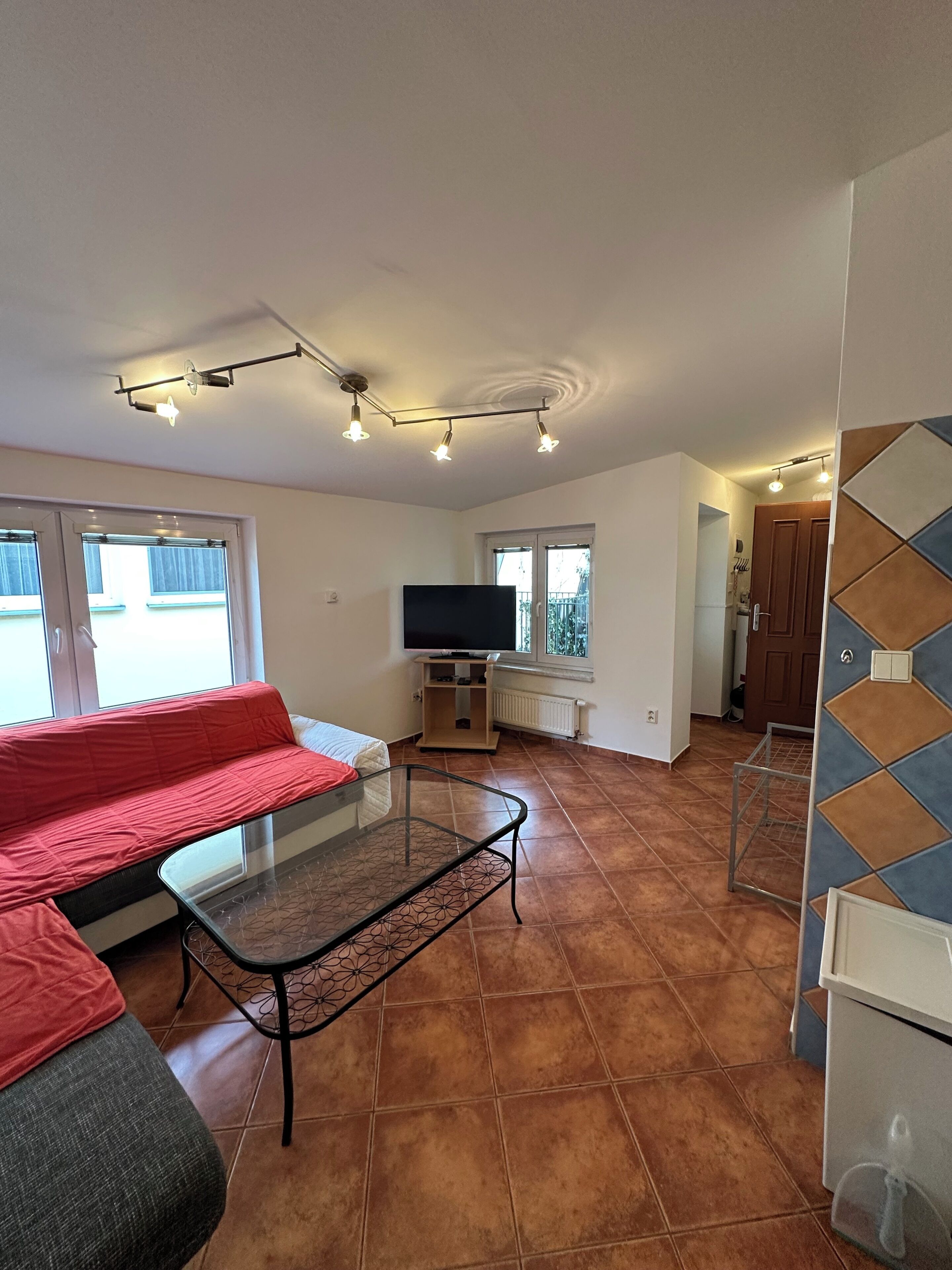 Minibar, tabla de planchar con plancha, wifi gratis y ropa de cama 
