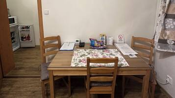 Triple Room, 3 Single Beds, Non Smoking, Refrigerator & Microwave | Minibar, iron/ironing board, cots/infant beds, free WiFi