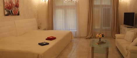 Apartment (President Apartment with Wellness) | 1 bedroom, minibar, laptop workspace, blackout curtains