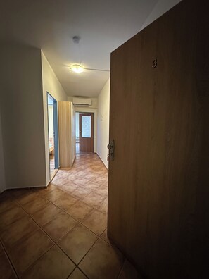 Apartamento (5 Osob) | Minibar, tabla de planchar con plancha, cunas (de pago) y wifi gratis