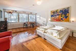 Deluxe Double Room, Ensuite | Soundproofing, free WiFi, bed sheets - Hotel Freiheit (Cologne)