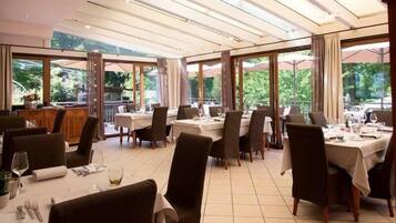 Lunch and dinner served, French cuisine