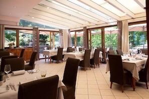 Lunch and dinner served, French cuisine