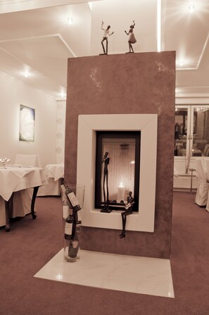 Lunch and dinner served, French cuisine