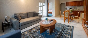 Pine Wood Apartment 6