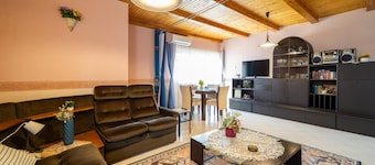 Cedar Apartment 3 - One Bedroom Apartment, Sleeps 4