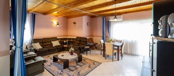 Cedar  Apartment 3 - One Bedroom Apartment, Sleeps 4