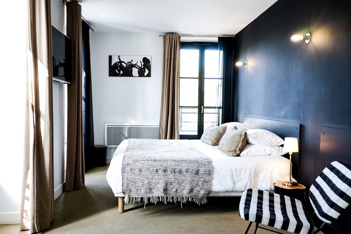 soundproofing, iron/ironing board, free wifi, bed sheets